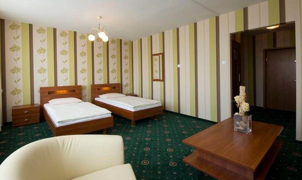 Hotel Naramowice ポズナン エクステリア 写真