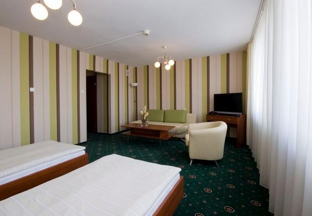 Hotel Naramowice ポズナン エクステリア 写真