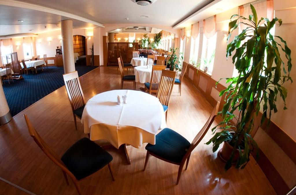 Hotel Naramowice ポズナン エクステリア 写真